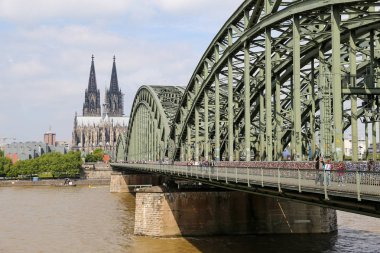 Hohenzollern Köprüsü ve Köln Katedrali, Köln, Almanya