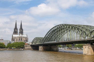 Hohenzollern Köprüsü ve Köln Katedrali, Köln, Almanya