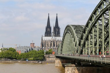 Hohenzollern Köprüsü ve Köln Katedrali, Köln, Almanya