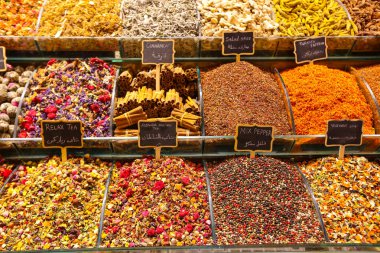 Baharat Çarşısında Çay ve Baharatlar, İstanbul, Türkiye