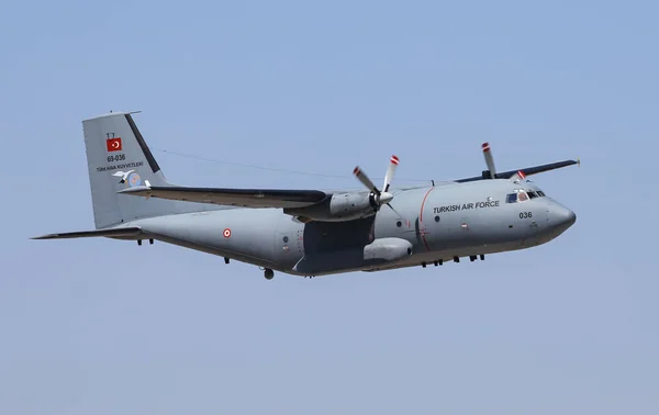 Avion cargo dans l'aéroport de Konya — Photo