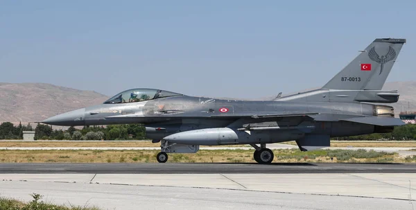 Fighter Aircraft taxi in Konya Airport — Stock Photo, Image