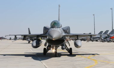 Konya Havaalanı 'nda avcı uçağı taksisi