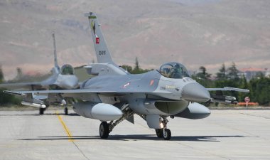 Konya Havaalanı 'nda avcı uçağı taksisi