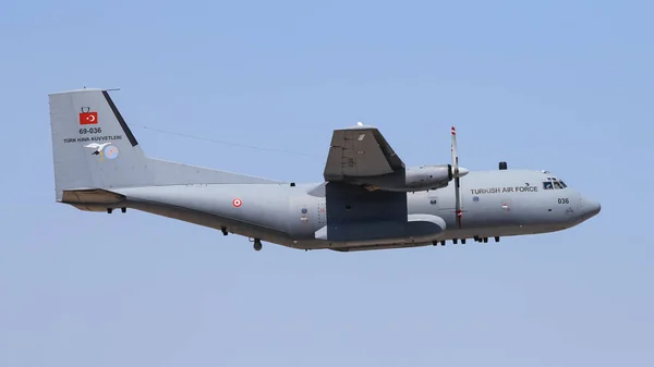 Avião de carga no Aeroporto de Konya — Fotografia de Stock