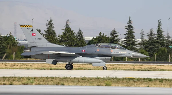 Fighter Aircraft taxi in Konya Aeropuerto — Foto de Stock