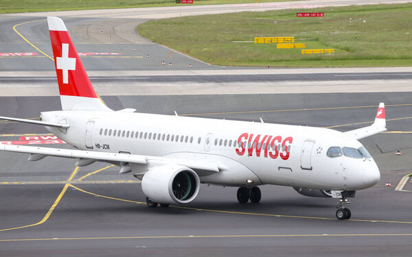 Самолет в аэропорту Дюссельдорфа
