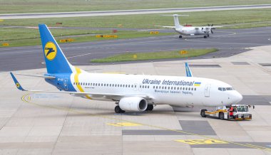 Düsseldorf Havaalanında Uçak Taksi