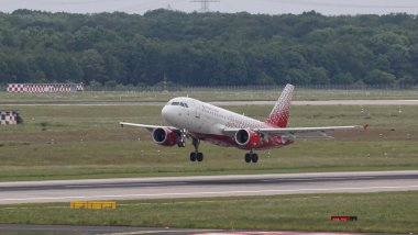 Uçak Düsseldorf Havaalanı'ndan Kalkıyor