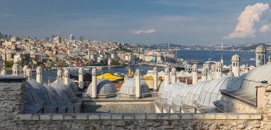 İstanbul 'un İl ilçesinde Süleyman Hamamı Çatıları ve Boğazı