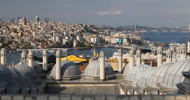 İstanbul 'un İl ilçesinde Süleyman Hamamı Çatıları ve Boğazı