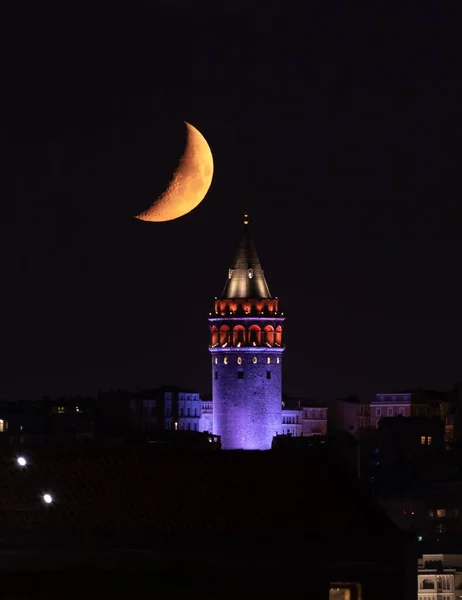 Moonset Sobre Torre Galata Cidade Istambul Turquia — Fotografia de Stock