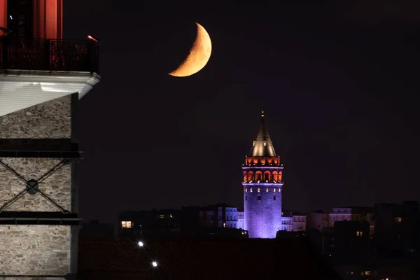 Moonset Sobre Torre Galata Cidade Istambul Turquia — Fotografia de Stock