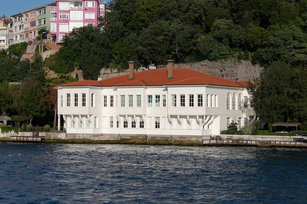 Edificio Bósforo Lado Del Estrecho Estambul Turquía — Foto de Stock