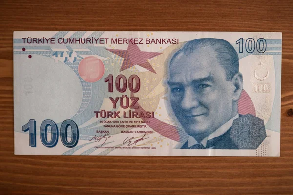 Isolerad 100 Turkiska Lira Sedel Trä Bakgrund — Stockfoto