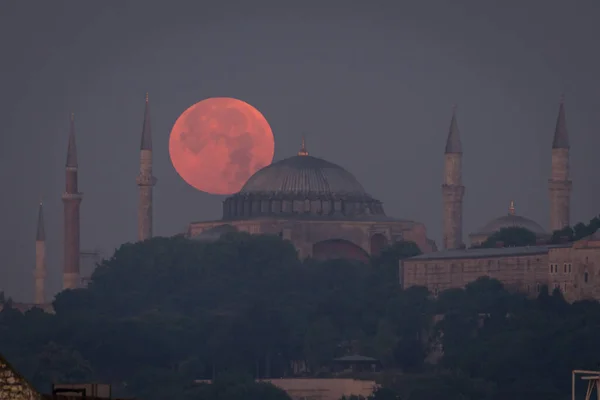 Moonset Hagia Sophia Istanbul Turchia — Foto Stock