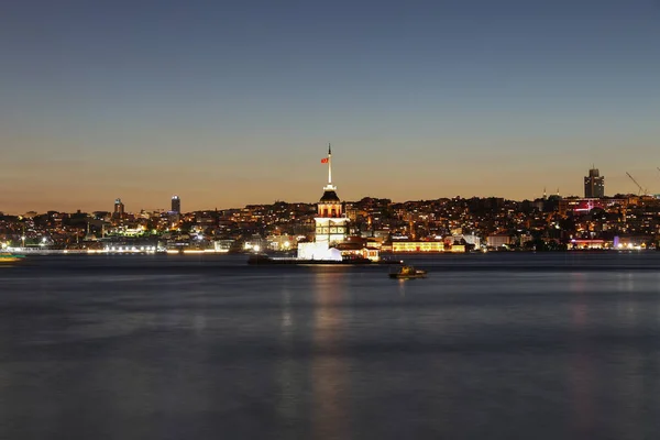 Torre Doncellas Estrecho Del Bósforo Ciudad Estambul Turquía —  Fotos de Stock