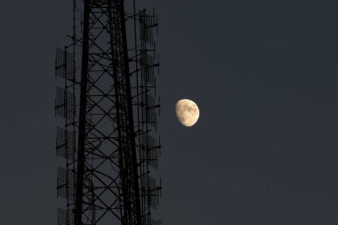 İstanbul üzerinde Antenli Yarım Ay