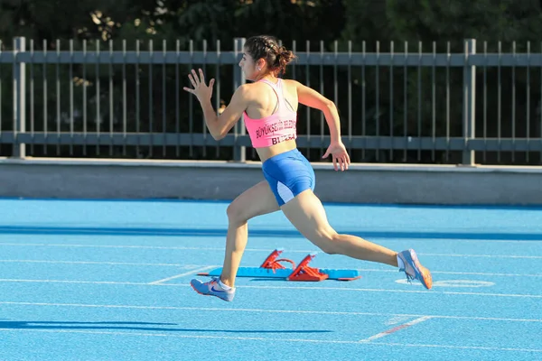 土耳其伊斯坦布尔 2020年8月6日 在土耳其田径联合会奥林匹克门槛竞赛期间跑步的运动员 — 图库照片