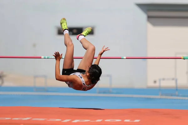 Istanbul Turquía Agosto 2020 Atleta Indefinido Saltando Alto Durante Las —  Fotos de Stock