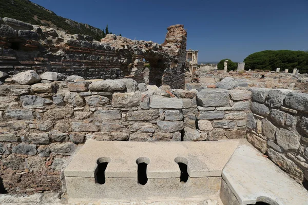トルコイズミル市エペソ古代都市の公衆トイレ — ストック写真