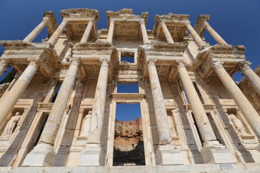 Efes Antik Kenti 'ndeki Celsus Kütüphanesi, Selcuk Kasabası, İzmir Kenti, Türkiye