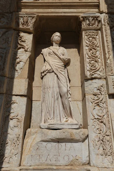 トルコ イズミル市セルクク町エペソ古代都市の知恵の像の人格化 — ストック写真