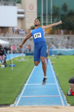 İSTANBUL, TURKEY - EYLÜL 04, 2020: Türkiye Atletizm Şampiyonası sırasında atlayan tanımlanamayan sporcu