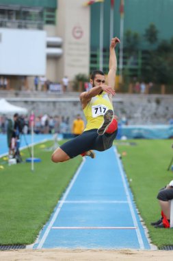 İSTANBUL, TURKEY - EYLÜL 04, 2020: Türkiye Atletizm Şampiyonası sırasında atlayan tanımlanamayan sporcu