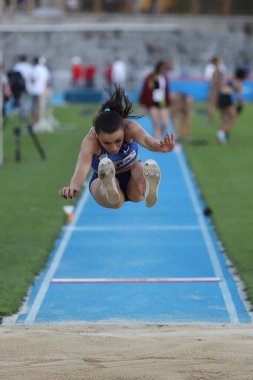 İSTANBUL, TURKEY - EYLÜL 05, 2020: Türkiye Atletizm Şampiyonası sırasında uzun atlayan tanımlanamayan sporcu