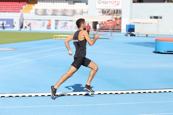 İSTANBUL, TURKEY - Eylül 05, 2020: Türkiye Atletizm Şampiyonası sırasında koşan tanımlanamayan sporcu