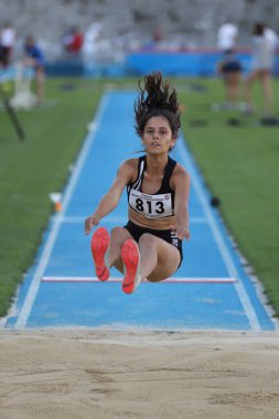 İSTANBUL, TURKEY - EYLÜL 05, 2020: Türkiye Atletizm Şampiyonası sırasında uzun atlayan tanımlanamayan sporcu