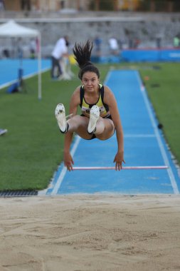 İSTANBUL, TURKEY - EYLÜL 05, 2020: Türkiye Atletizm Şampiyonası sırasında uzun atlayan tanımlanamayan sporcu