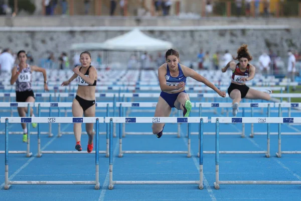 Istanbul Turquía Septiembre 2020 Atletas Corriendo 100 Metros Obstáculos Durante — Foto de Stock