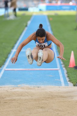 İSTANBUL, TURKEY - EYLÜL 05, 2020: Türkiye Atletizm Şampiyonası sırasında uzun atlayan tanımlanamayan sporcu