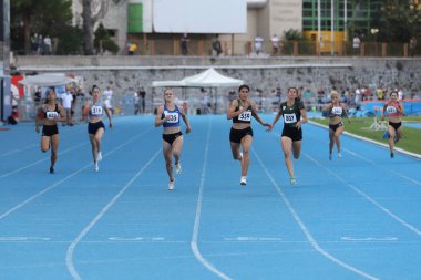 İSTANBUL, TURKEY - EYLÜL 05, 2020: Türkiye Atletizm Şampiyonası sırasında 100 metre koşan sporcular