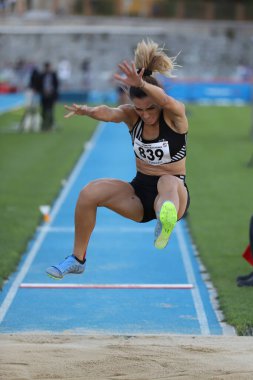 İSTANBUL, TURKEY - EYLÜL 05, 2020: Türkiye Atletizm Şampiyonası sırasında uzun atlayan tanımlanamayan sporcu