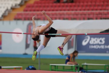 İSTANBUL, TURKEY - Eylül 05, 2020: Türkiye Atletizm Şampiyonası sırasında tanımlanamayan yüksek atlamacı