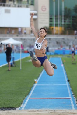 İSTANBUL, TURKEY - EYLÜL 05, 2020: Türkiye Atletizm Şampiyonası sırasında uzun atlayan tanımlanamayan sporcu