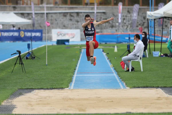 Istanbul Turquía Septiembre 2020 Atleta Indefinido Saltando Triple Durante Campeonato —  Fotos de Stock