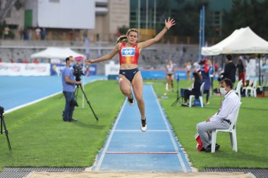 İSTANBUL, TURKEY - 13 Eylül 2020: Balkan U20 Atletizm Şampiyonası sırasında uzun atlamacı