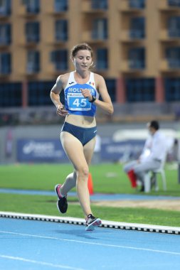 İSTANBUL, TURKEY - 13 Eylül 2020: Balkan U20 Atletizm Şampiyonası sırasında koşan tanımlanamayan sporcu