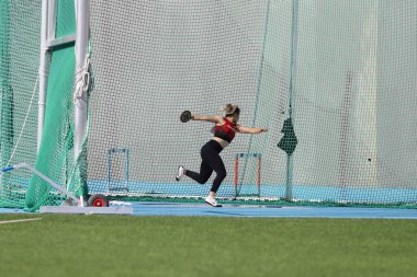 İSTANBUL, TURKEY - 12 Eylül 2020: Balkan U20 Atletizm Şampiyonası sırasında tanımlanamayan atlet diski atma