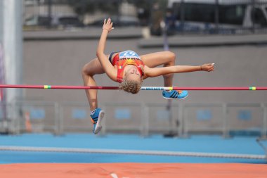 İSTANBUL, TURKEY - 13 Eylül 2020: Balkan U20 Atletizm Şampiyonası sırasında tanımlanamayan yüksek atlamacı