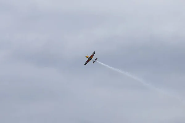 イスタンブール トルコ 2020年9月20日 イスタンブールのRed Bull Air Race Team飛行機がRed Bull Sky — ストック写真