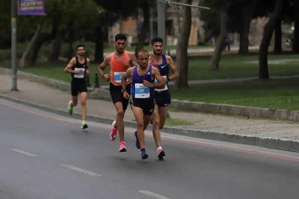 Istanbul Turquía Septiembre 2020 Atletas Corriendo Media Maratón Estambul Casco — Foto de Stock
