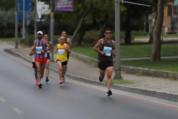 Istanbul Turquía Septiembre 2020 Atletas Corriendo Media Maratón Estambul Casco —  Fotos de Stock