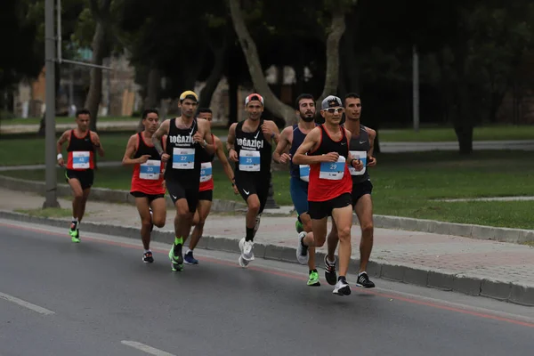 Istanbul Turquía Septiembre 2020 Atletas Corriendo Media Maratón Estambul Casco —  Fotos de Stock