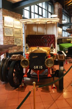 İSTANBUL, TURKEY - 20 Eylül 2020: Rahmi M. Koç Sanayi Müzesi 'nde klasik araba sergisi.