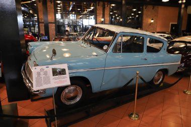 ISTANBUL, TURKEY - 20 Eylül 2020: 1966 Ford Anglia Süper Sergisi Rahmi M. Koç Sanayi Müzesi 'nde.